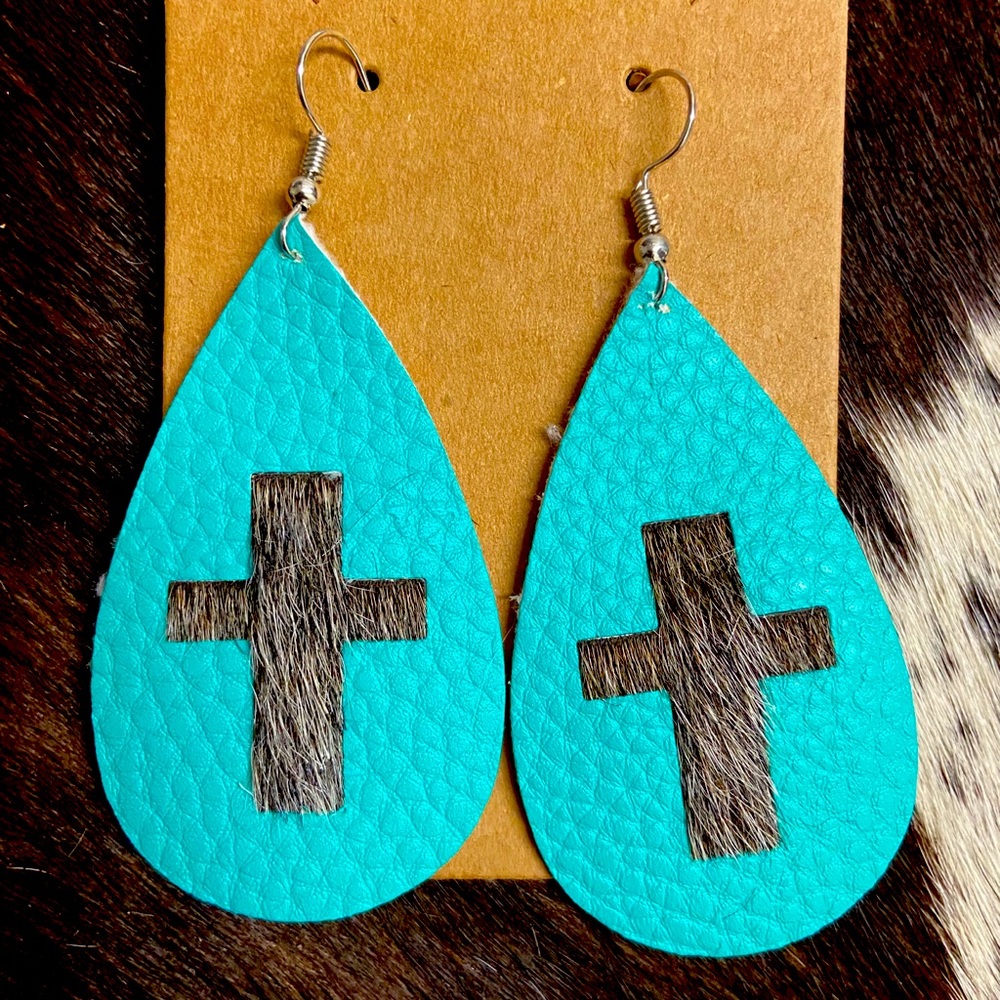 🌵Western Turquoise and Cow Hide Earrings!